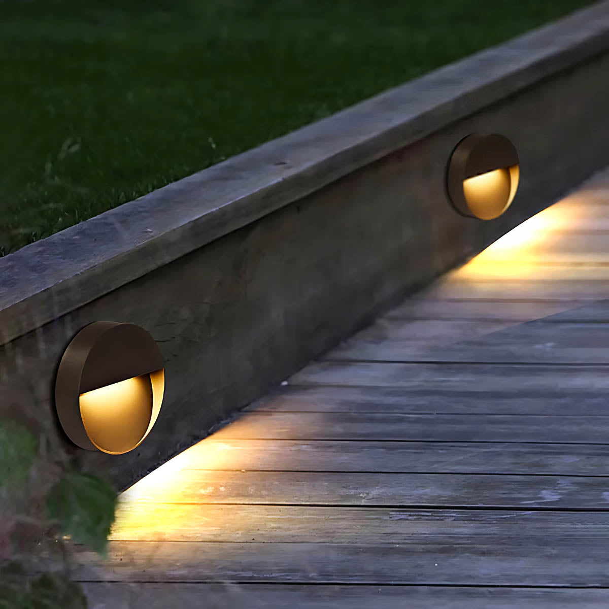Aluminium & borosilicate glass outdoor wall light