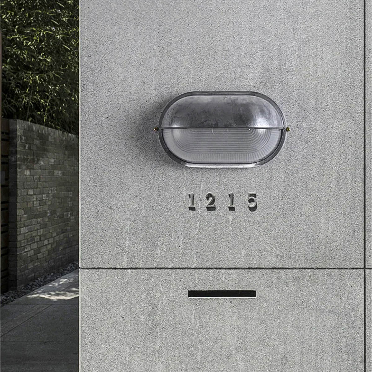 Aluminium & borosilicate glass outdoor wall light