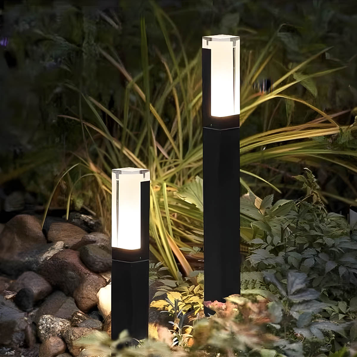 Aluminum LED lawn light range, solid or spike base