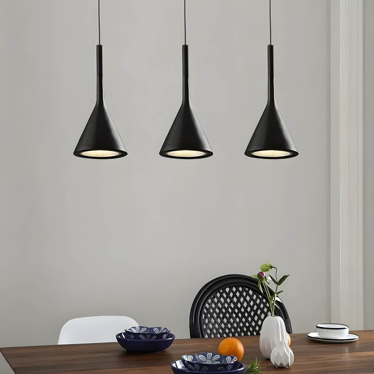 Slim iron & aluminium pendant light
