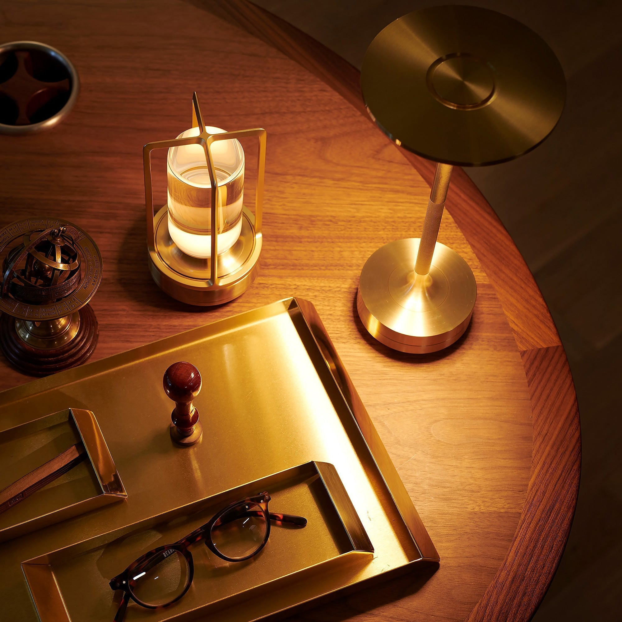 Wireless rechargeable table lamp aluminium & acrylic